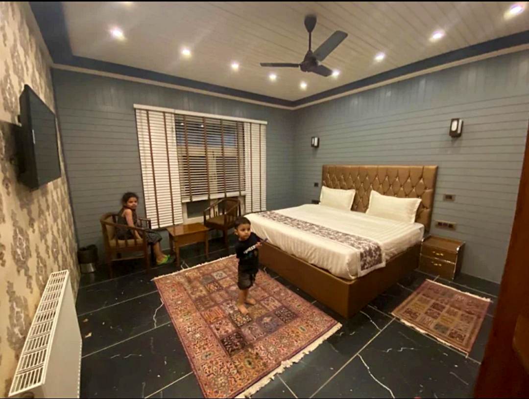 Sup-Deluxe Room 203 8 ROOM NO 203 BEDROOM 6 1 1