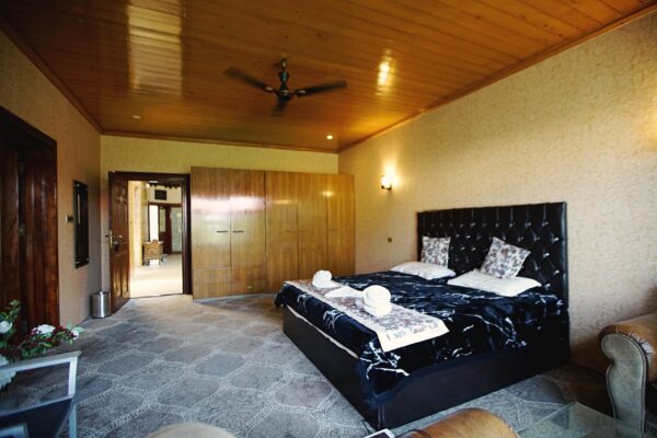 Luxury Room 303 - Image 2