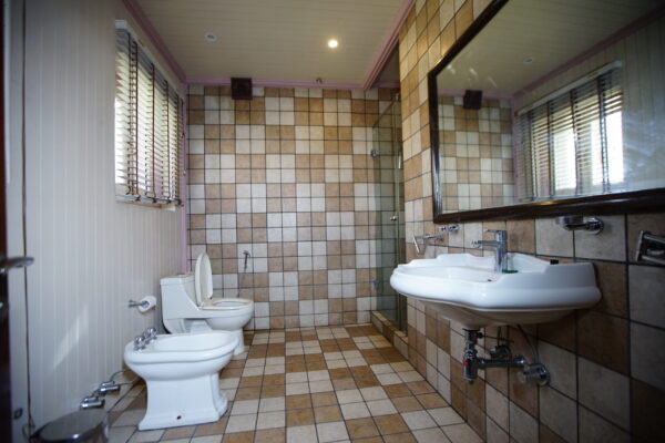 Deluxe Room 304 - Image 3