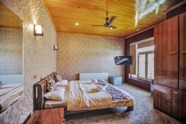 Deluxe Room 304