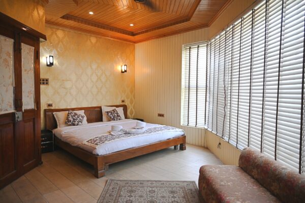 Deluxe Room 305
